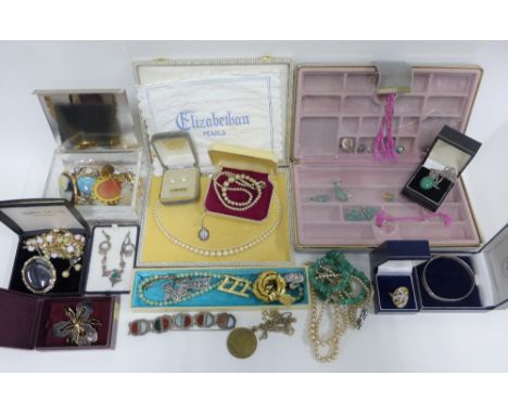 Collection of silver and costume jewellery, some vintage, some later (a lot) 