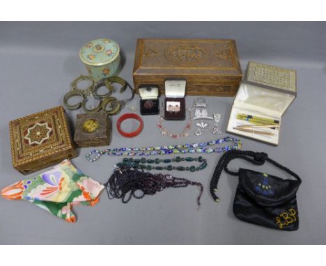 Quantity of vintage and later costume jewellery and a collection of boxes and a vintage Samsonite vanity case (a lot)