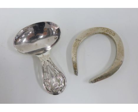 Silver horseshoe, Edinburgh 1960 , 5.5cm and a white metal thistle caddy spoon (2) 
