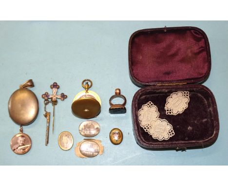 An early-19th century gold-plated seal, the onyx intaglio inscribed Prenez Garde&nbsp;above a rat approaching a trap, a Frenc