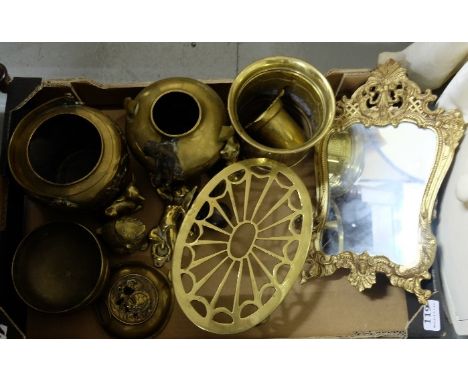 Box of brass Items including pair of Cats, cherub Door Knocker, Trivet, 2 x Mirrors, Pots etc (15)