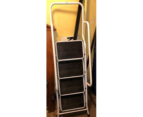 FOUR TREAD STEP LADDER