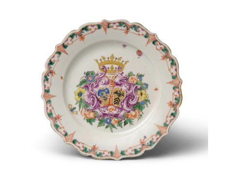 Assiette armoriée (tondino) provenant du service Isola Marana en porcelaine de Doccia, milieu du XVIIIe siècle A Doccia armor