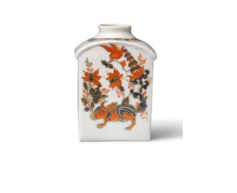 Boîte à thé à décor Imari en porcelaine de Doccia, vers 1760-70  A Doccia tea canister with Imari-style decoration, circa 176