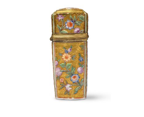 Nécessaire en porcelaine de Doccia, vers 1750A Doccia etui or nécessaire, circa 1750Decorated with fiori coreani  or a variat