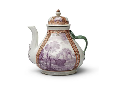 Très rare théière couverte en porcelaine de Doccia, vers 1745 A very rare Doccia teapot and cover, circa 1745The teapot of sq