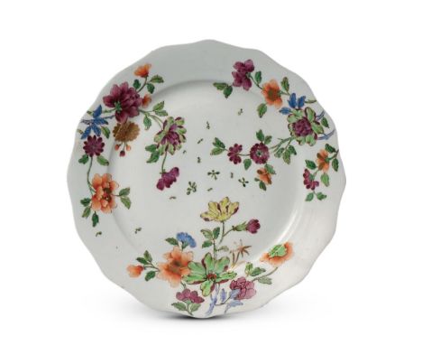 Six assiettes (tondini) à décor floral en porcelaine de Doccia, vers 1750 A set of six floral-decorated Doccia plates (tondin