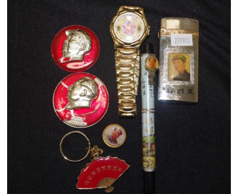 Group Chinese Mao Zedong collector pieces including: 3 various Chairman Mao commemorative medallions; a gilded fan form key r