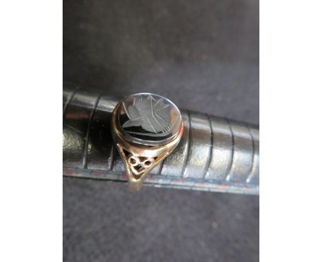 9ct Gold gents centurion ring Size T