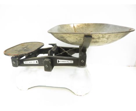 Pair of vintage Avery scales
