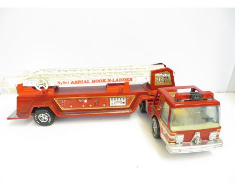 Large Nylint fire engine Length 80 cm