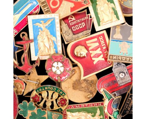 A group of vintage lapel badges including Soviet insignia, a Gretna Green "The Old Blacksmith's Anvil" badge etc