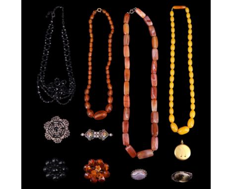 Antique and vintage costume jewellery including Italian micro-mosaic, Victorian faux-jet, agate and faux amber brooches, a Fr