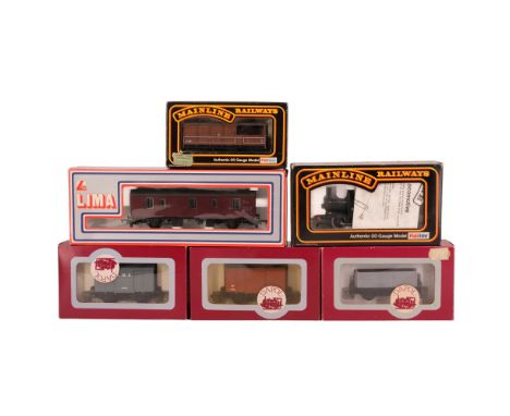 Boxed 00 gauge model railway locomotives and rolling stock by Dapol, Mainline and Lima