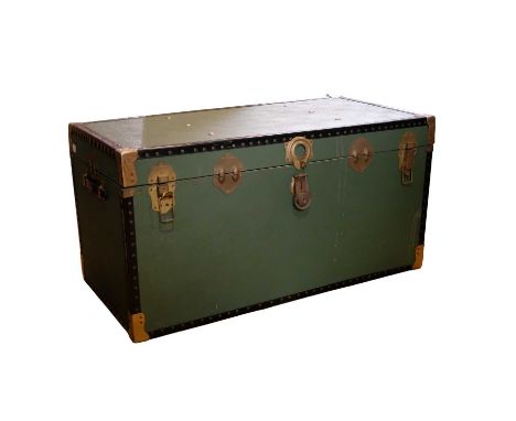 An early 20th Century Overpond steamer or similar trunk, 100 x 50.5 x 51.5 cm
