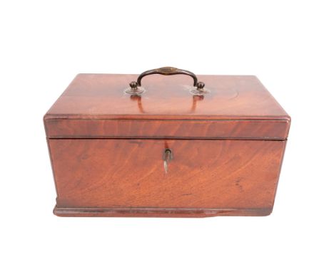 A George III mahogany three compartment tea caddy, 24 x 14 x 12 cm