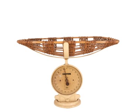[ medical / hospital / maternity ] A set of vintage Salter No 50 DP baby-weighing scales, 38 cm