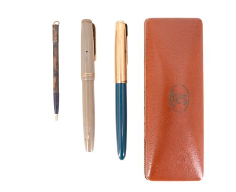 A vintage Parker Victory fountain pen having a 14 ct nib, together with a Parker 51 fountain pen and case and a white metal p