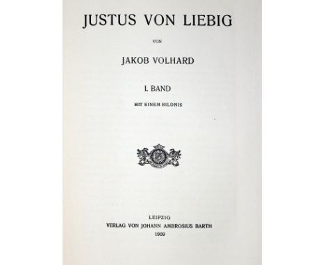 Volhard,J.: Justus von Liebig. 2 Bde. Lpz., Barth 1909. Gr.8°. Mit 2 Portrait-Taf. XI, 456; VIII, 437 S., 1 Bl. Olwdbde. (Lei