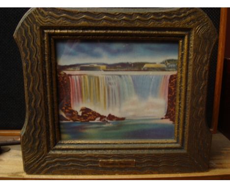 An Optical Illusion lamp, Niagara Falls. 
