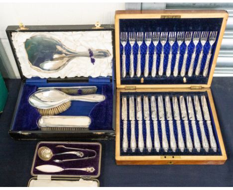 A cased George V silver dressing table set consisting of mirror, hand brush, clothes brush and comb, all in fitted case, hall