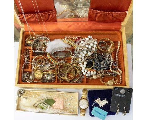 Costume jewellery: A cream jewellery box containing necklaces, watches (Accurist, Timex, Sekonda etc.) and a silver bangle, e