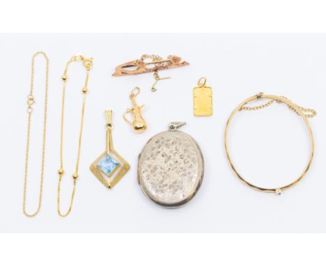 A collection of jewellery to include a Suisse 1g fine gold 999.9 ingot pendant, weight approx 1.5gms along with two 9ct gold 