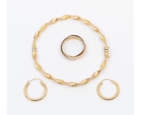 A 9ct gold three colour Russian wedding band, size N, along with a 9ctv gold twist bangle, and a pair of unmarked yellow meta