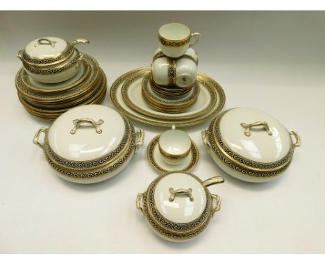 Keeling &amp; Co Burslem/Royal Paragon made for J.H. Awmack ltd, Leeds - A part matched tea/dinner service consisting of six 