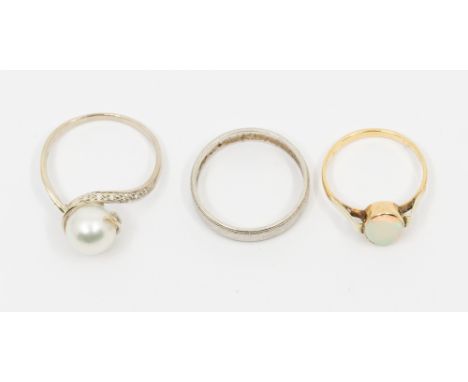 A collection of three rings to include a pearl and diamond set 18ct white gold ring, set with a single cultured pearl with cr