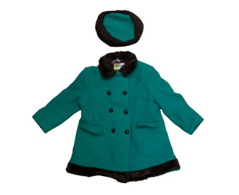  A jade green children's wool coat and matching hat. The double-breasted jacket has 8 black buttons, two flaps, faux fur coll
