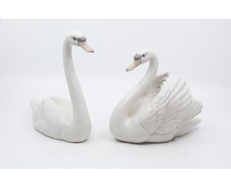 Lladro - Two Swan figurines, one impresses no. 5230, the other 5231.   (2) Both in good condition.