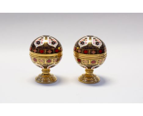 Royal Crown Derby - An 1128 Imari patterned Millenium Globe Thermometer and Barometer. Commissioned by Sinclairs, both no. 20