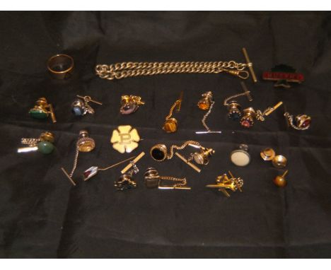 A collection of various tie pins, a gold Masonic ring inscribed "Vitus Junxit Mors Non Separabit" (probably 10 carat gold 7.9