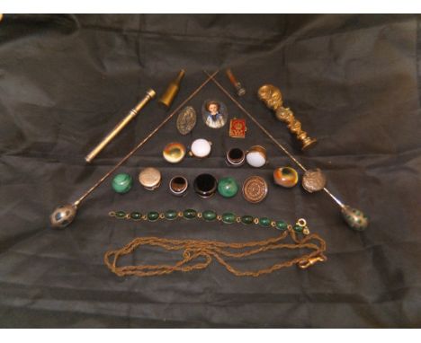 A box containing various costume jewellery including cameo brooch, malachite buttons, various pendants, Coin of the Realm, Be