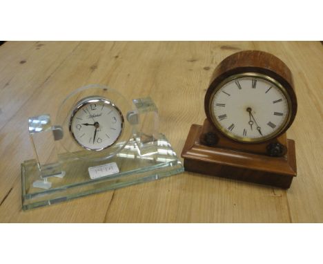 A circa 1900 French rosewood cased drum mantle clock, the circular dial with Roman numerals, the movement stamped verso "VAP 