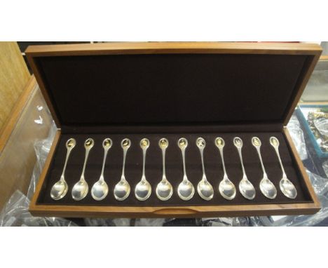 A set of twelve "Royal Society for the Protection of Birds" silver spoon collection (London 1975 by John Pinches (Medallists)