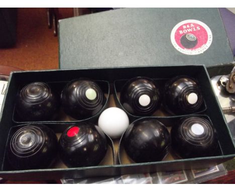 Set of vintage carpet bowls 