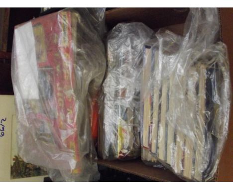 Box of vintage books and annuals to include jigsaw