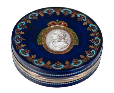 Snuff box in vermeil silver, applied enamel and small ruby and emerald cabochons. Royal Sèvres Manufactory. France. 18th cent