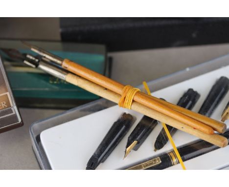 Collection of Pens including a Cased Osmiroid Pen Set with Five Inter-changeable Nibs, Two Cased Parker Pens, Cased Flexsys B