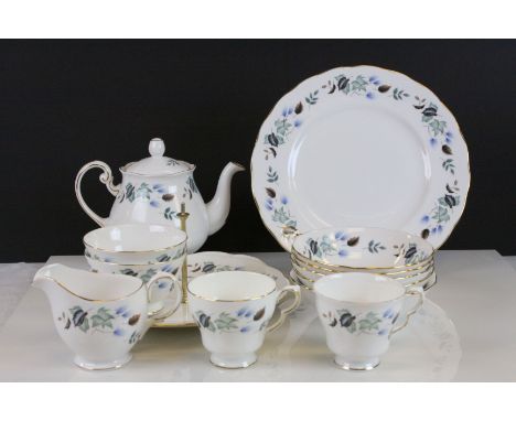 Colclough ceramic dinner service with Autumn Leaf pattern