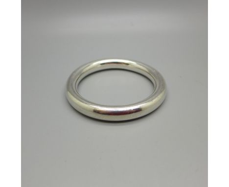 A silver bangle, 47.5g, (no hinge, opening 62mm) 