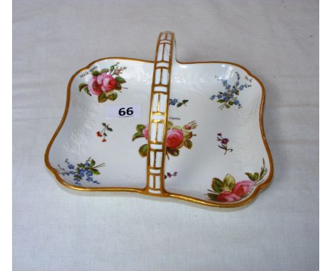 A Spode porcelain basket measuring 7.5" long. CONDITION REPORT: In good condition.