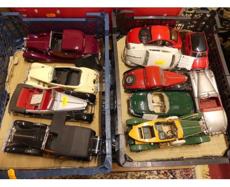 A Franklin Mint group of eleven loose various scale diecast models, to include 1957 Morris Mini Cooper, 1957 Volkswagen Beetl