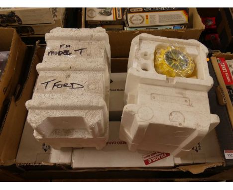 A Franklin Mint group of six various scale polystyrene packed diecast models, to include a 1949 Ford Custom, No.1931 Ford Mod