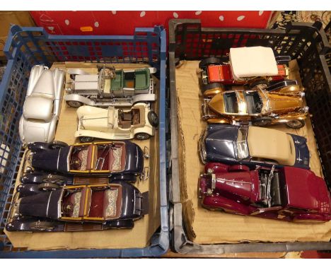 A collection of mostly Franklin Mint loose diecast models, to include a 1949 Ford convertible, 1925 Mercedes Benz Model K, 19