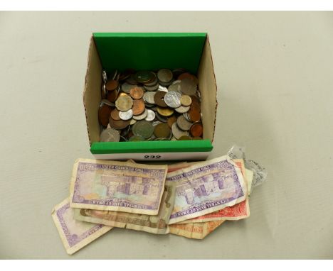 A LARGE QUANTITY OF VINTAGE GB AND COMMONWEALTH COINS AND BANKNOTES. 