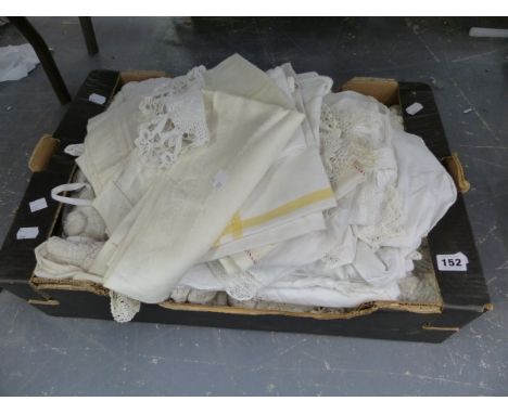 A COLLECTION OF VINTAGE LINEN GARMENTS, A QUILT ETC. 
