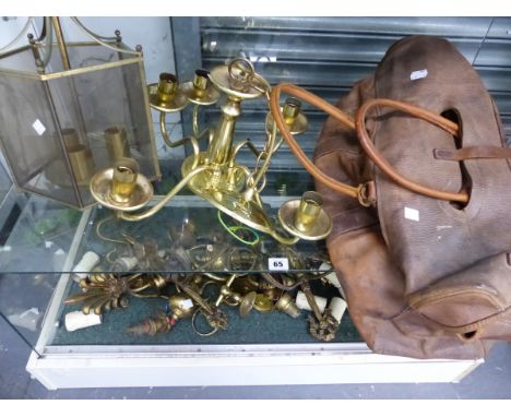 A QUANTITY OF VINTAGE BRASS LIGHTING AND A LEATHER HOLDALL. 